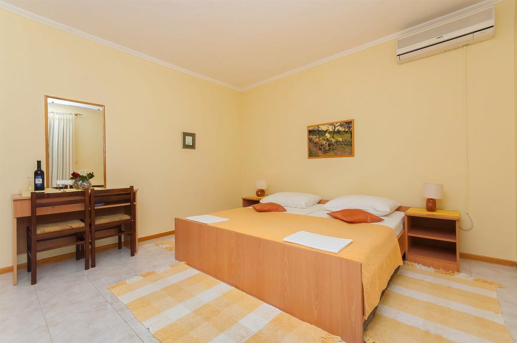 Rooms Vlahovic สลาโน ภายนอก รูปภาพ