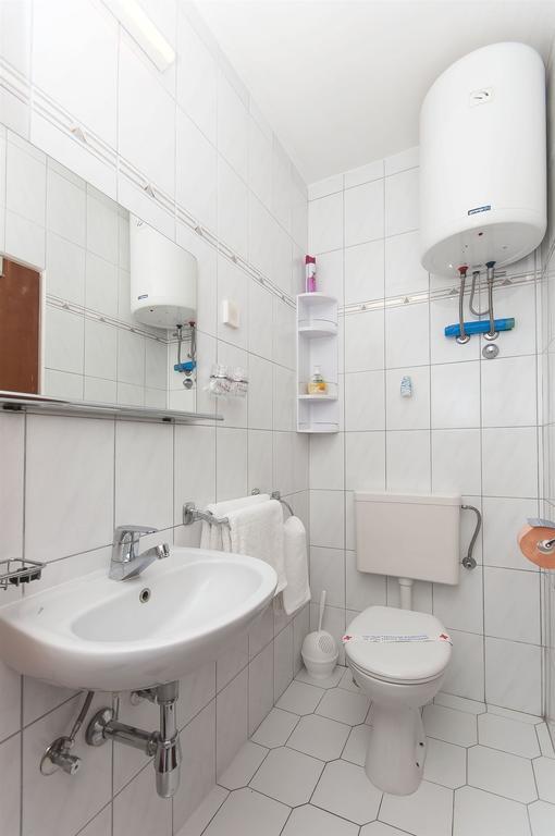 Rooms Vlahovic สลาโน ภายนอก รูปภาพ